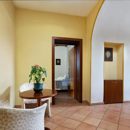 Guest house Comfort Gaia Tor Vergata 2*